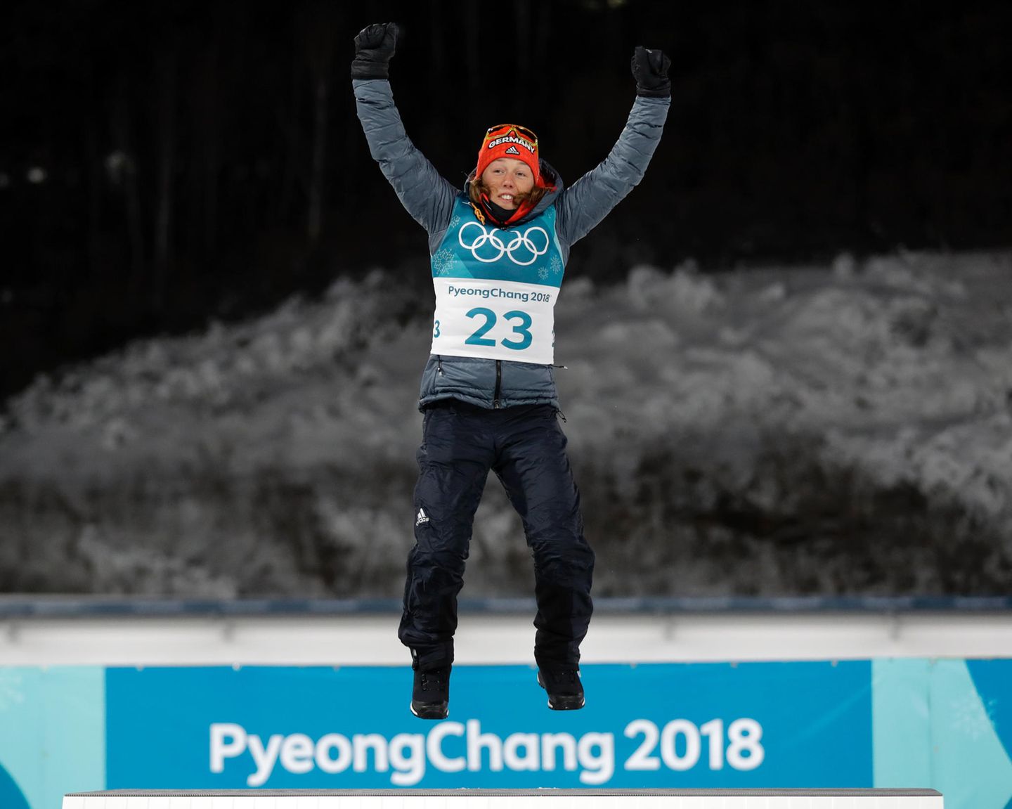 Erstes Gold bei den Winterspielen in Südkorea für Deutschland: Biathlon-Königin Laura Dahlmeier hält im ersten Rennen den Erwartungen stand und läuft gleich zu Gold.