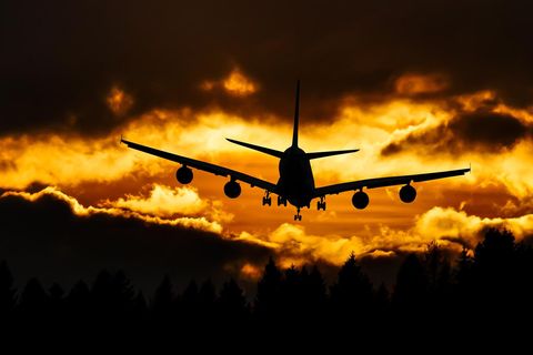 Flugzeug über den Wolken