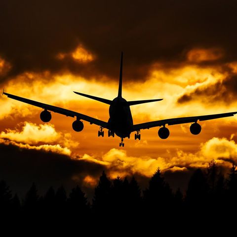 Flugzeug über den Wolken