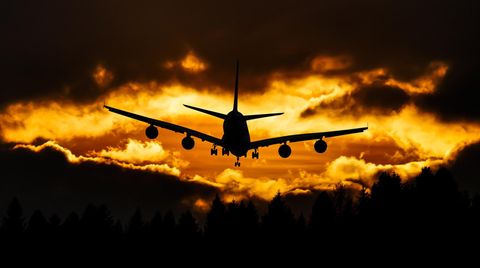 Flugzeug über den Wolken