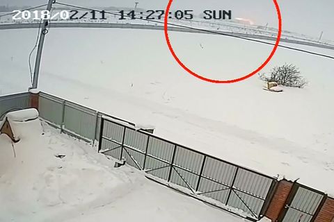 Crash eines Passagierjets: Überwachungskamera filmt den Moment des Flugzeugabsturzes in Russland