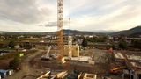 Mit über 80 Metern ist das Gebäude das höchste Holzhochhaus der Welt. Hybrid-Immobilien, die aus Holz und Beton errichtet werden, sind höher, so wie das Hoho in Wien oder das SKAIO in Heilbronn.