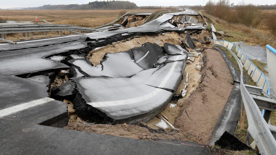 nachrichten deutschland A20 Tribsee Nachrichten aus Deutschland: Loch auf der A20 auch auf der Gegenfahrbahn