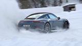Bei Fahrzeugen mit Hinterradantrieb ist das Heck auf Schnee sehr aktiv