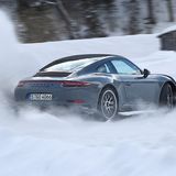 Bei Fahrzeugen mit Hinterradantrieb ist das Heck auf Schnee sehr aktiv