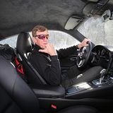 Die Schultern sollten immer Kontakt mit der Sitzlehne haben