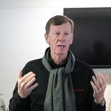 "Auf einer Strecke mit Eis und Schnee gibt es keine Bewegung mit dem rechten Fuß, die nicht auch eine Bewegung mit dem Lenkrad b