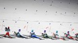 Scharfschützen: Das Liegendschießen im Verfolgungsrennen der Biathlon-Frauen. Wer daneben schießt, verliert.