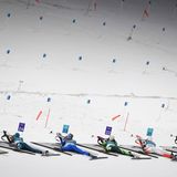 Scharfschützen: Das Liegendschießen im Verfolgungsrennen der Biathlon-Frauen. Wer daneben schießt, verliert.