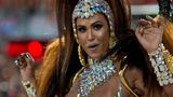 Eine klassische Vertreterin des brasilianischen Karneval-Klischees: eine Tänzerin der Sambaschule Uniao da Ilha.