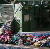 Kein anderes Land sammelt so viel Altkleider wie Deutschland. In Frankreich werden drei Kilogramm pro Person im Jahr gesammelt, in Deutschland sind es 12 Kilogramm.