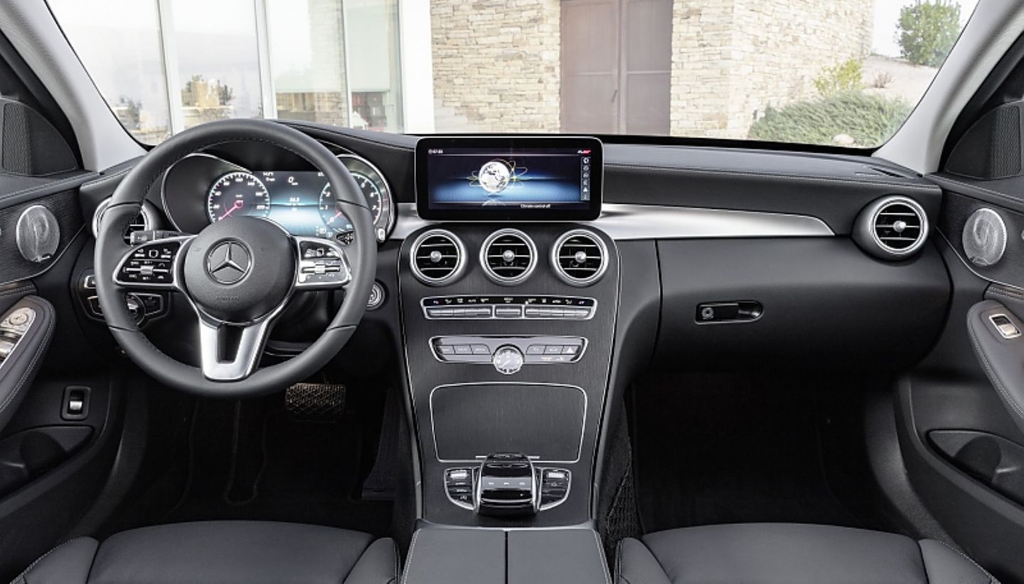 Das Cockpit der Mercedes C-Klasse 2018