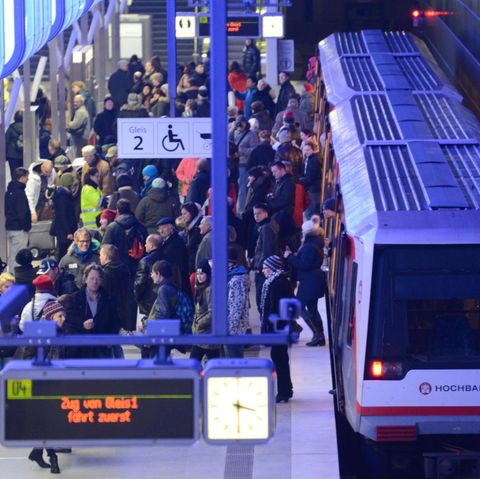 Gedrängel an der Bahn, volle Busse. Öffentliche Verkehrsmittel sind selten ein Genuss. Wie viele zusätzliche Fahrgäste verträgt der Nahverkehr in Deutschland?