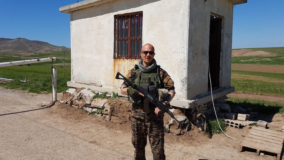 Christian Haller: Das Zusammenbauen der Waffen lernte er auf Youtube Christian Haller: Das Zusammenbauen der Waffen lernte er auf Youtube