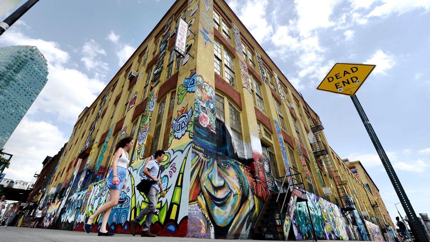 Das mit Graffiti bemalte Gebäude