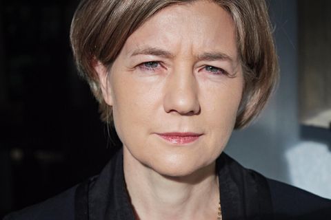 Maike Kohl-Richter auf der Terrasse ihres Hauses.