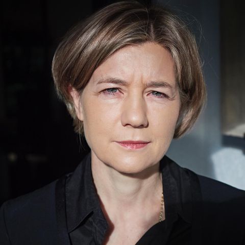 Maike Kohl-Richter auf der Terrasse ihres Hauses.