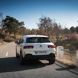 Die Rückleuchten erinnern an eine Kreuzung zwischen VW Touareg und Fiat Croma