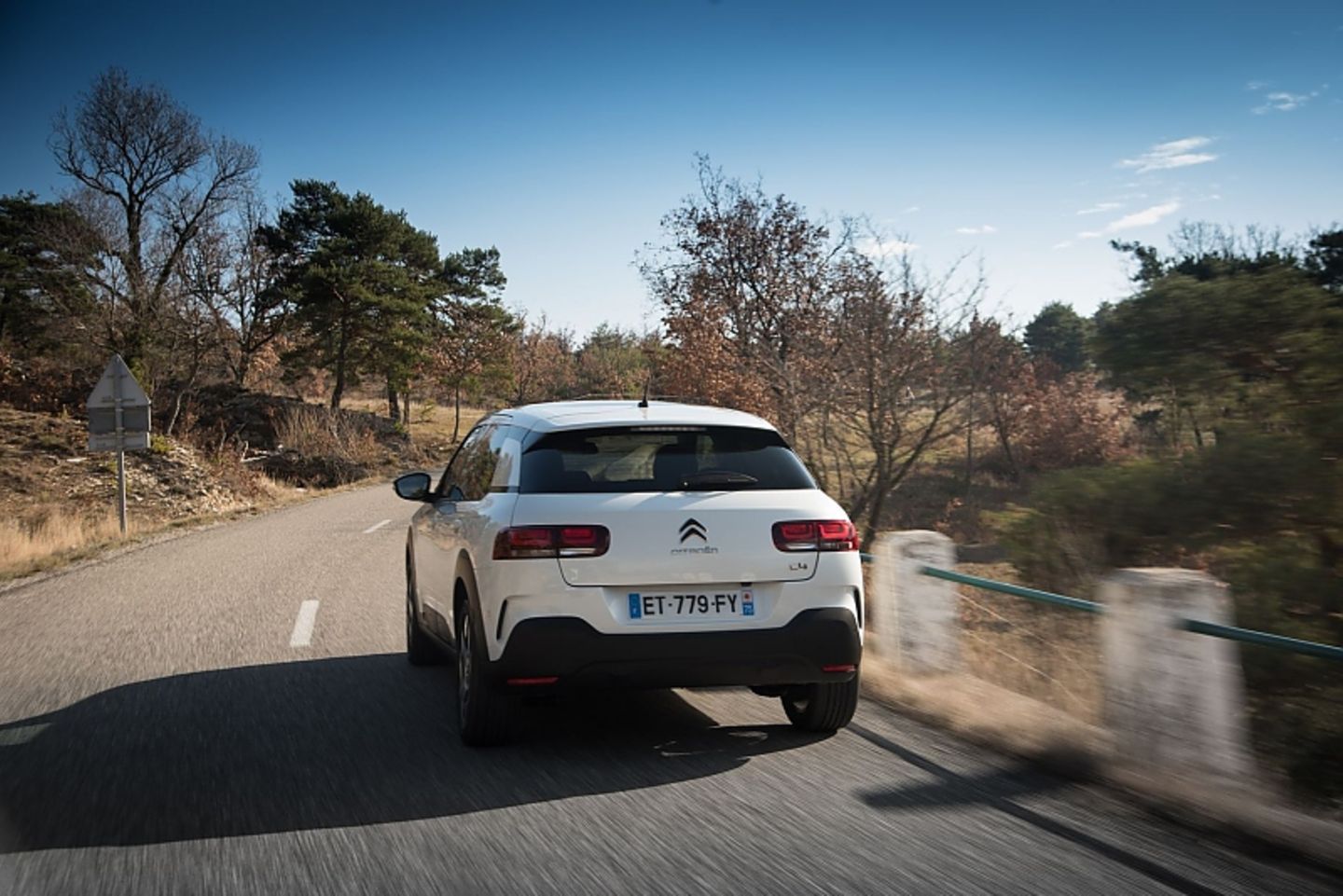 Die Rückleuchten erinnern an eine Kreuzung zwischen VW Touareg und Fiat Croma
