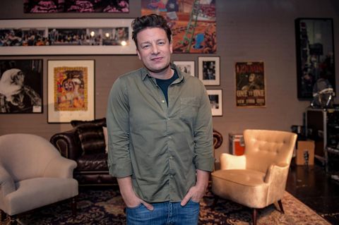 Jamie Oliver stellt in der One Kitchen Kochschule in Hamburg