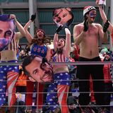 Rodel-Party: Yeah, US-Fans feiern Chris Mazdzer auf der Eisbahn. Der US-Rodler gewann Silber.