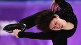 Biegsamer Körper: Der japanische Eiskunstläufer Kiji Tanaka dreht sich voller Hingabe auf dem Eis. Mit der Medaillenvergabe wird er aber nichts zu tun haben.