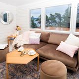 "SuperShe-Island" sei "keine männerfeindliche Lesbeninsel" betont Kristina Roth. Aber so wie Männer ihre Kreise hätten, wo sie unter sich sind, brauchten auch Frauen exklusive Rückzugsorte. "Wenn ich mit fünf Freundinnen weggehe, rede ich auch anders als wenn mein Freund dabei ist", sagt Roth.