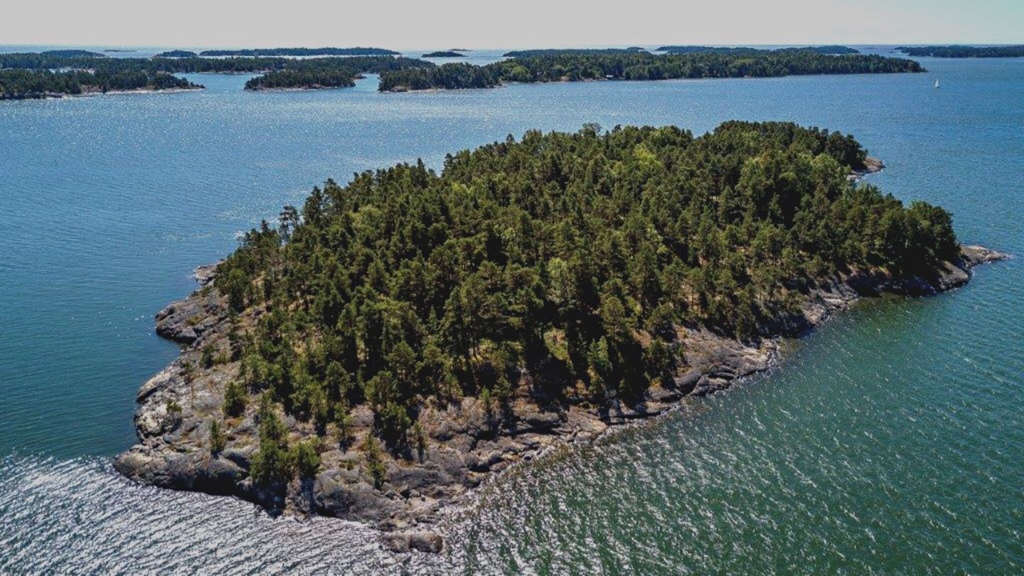 Auf "SuperShe-Island", einer 34.000 Quadratmeter großen Inselidylle vor der Küste Finnlands, sollen Frauen aus aller Welt urlauben, netzwerken und Pläne schmieden können - ganz ungestört von der Männerwelt.
