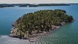 Auf "SuperShe-Island", einer 34.000 Quadratmeter großen Inselidylle vor der Küste Finnlands, sollen Frauen aus aller Welt urlauben, netzwerken und Pläne schmieden können - ganz ungestört von der Männerwelt.