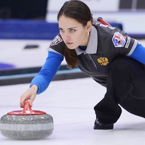 Anastasia Bryzgalova: Russische Angelina Jolie des Curlings begeistert Olympia-Fans