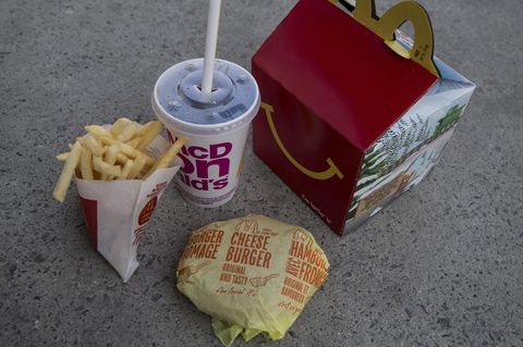 Twitter-Reaktionen zu McDonald's: Der Cheeseburger fliegt aus dem Happy Meal - "600 Kalorien Müll sind nach wie vor Müll"