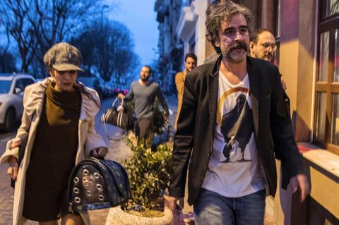Deniz Yücel und seine Frau Dilek nach Yücels Freilassung aus dem Gefängnis