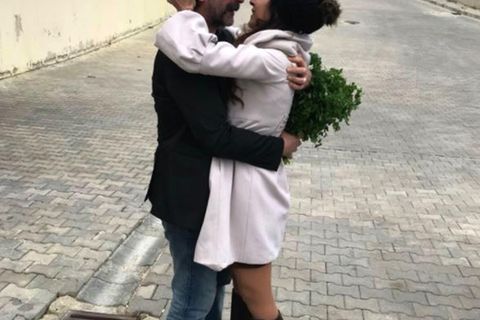 Freigelassener deutsch-türkischer Journalist: Warum hält Deniz Yücel bei seiner Freilassung einen Bund Petersilie in der Hand?