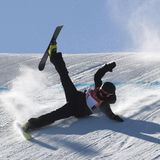 Rutschpartie: Das schmerzt. Ski-Freestylerin Kea Kühnel stürzt im ersten Qualifikationsdurchgang nach einem Sprung und rutscht akrobatisch den Hang hinab. Im zweiten Durchgang kam sie auf Platz 18 und somit nicht ins Finale. Und das schmerzt Kühnel wahrscheinlich mehr als die verpatzte Landung.