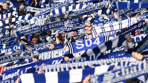 Schalke-Fans - Linienrichter Robert Schröder