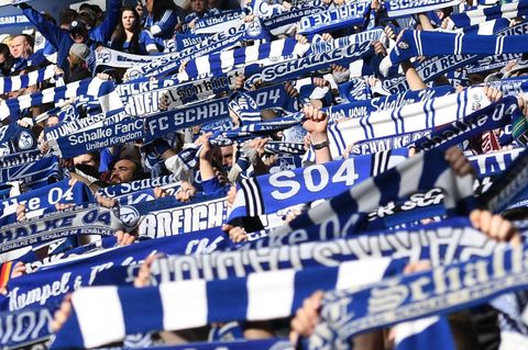 Schalke-Fans - Linienrichter Robert Schröder