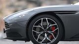 In den Radkästen des Aston Martin DB11 Volante laufen 20-Zoll-Räder