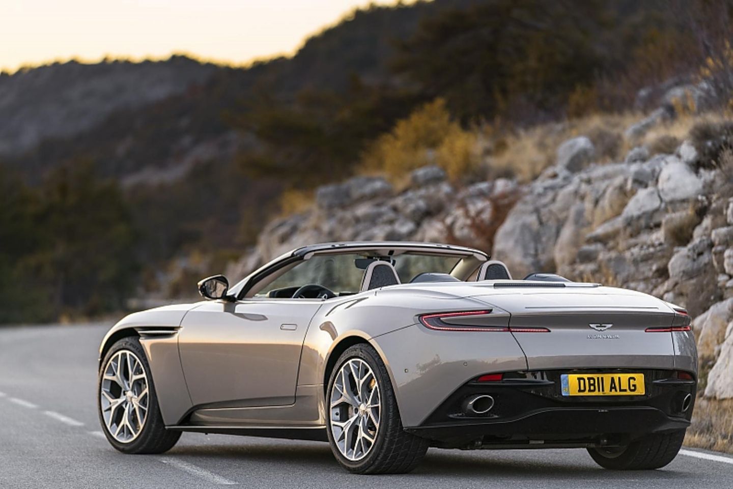 Aston Martin DB11 Volante
