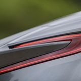 Schmal und geschwungen: die Rückleuchten des Aston Martin DB11 Volante