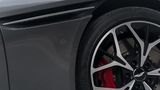 Die Entlüftung läuft beim Aston Martin DB11 Volante von den vorderen Radkästen bis zu den Türen