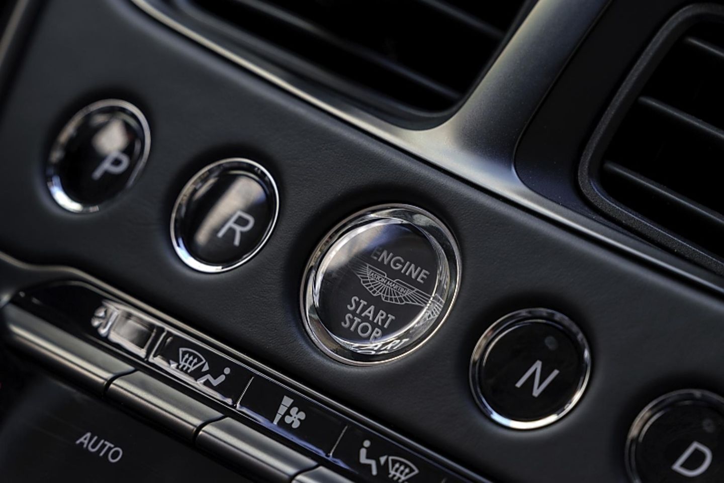 Fahren per Druckknopf: die Automatik des Aston Martin DB11 Volante