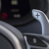 Alternative Schaltung: paddel am Lenkrad des Aston Martin DB11 Volante