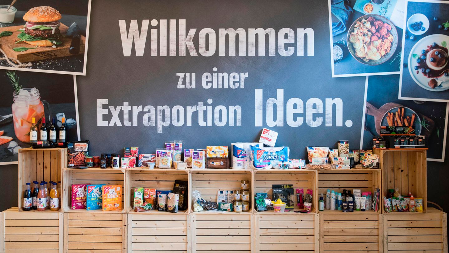 Eigenmarken im Regal bei Edeka
