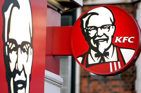 Hunderte KFC-Filialen geschlossen: Das KFC-Logo über einer Filiale