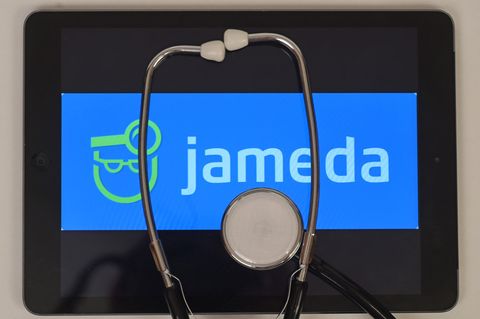 Gerichtsurteil gegen Jameda (Ärzte-Bewertungs-Portal): Das Jameda-Logo auf einem Tablet.