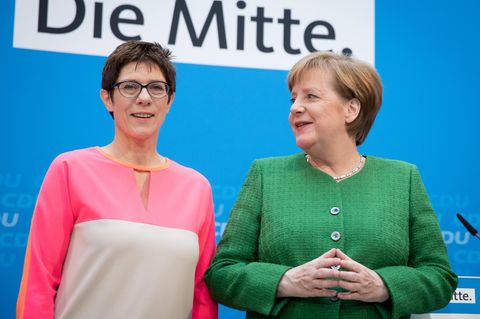 Frauen an der Macht: Annegret Kramp-Karrenbauer, bald CDU-Generalsekretärin und Angela Merkel, CDU-Parteichefin und Kanzlerin