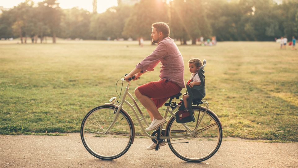 Stiftung Warentest prüft Fahrradsitze für Kinder Vier