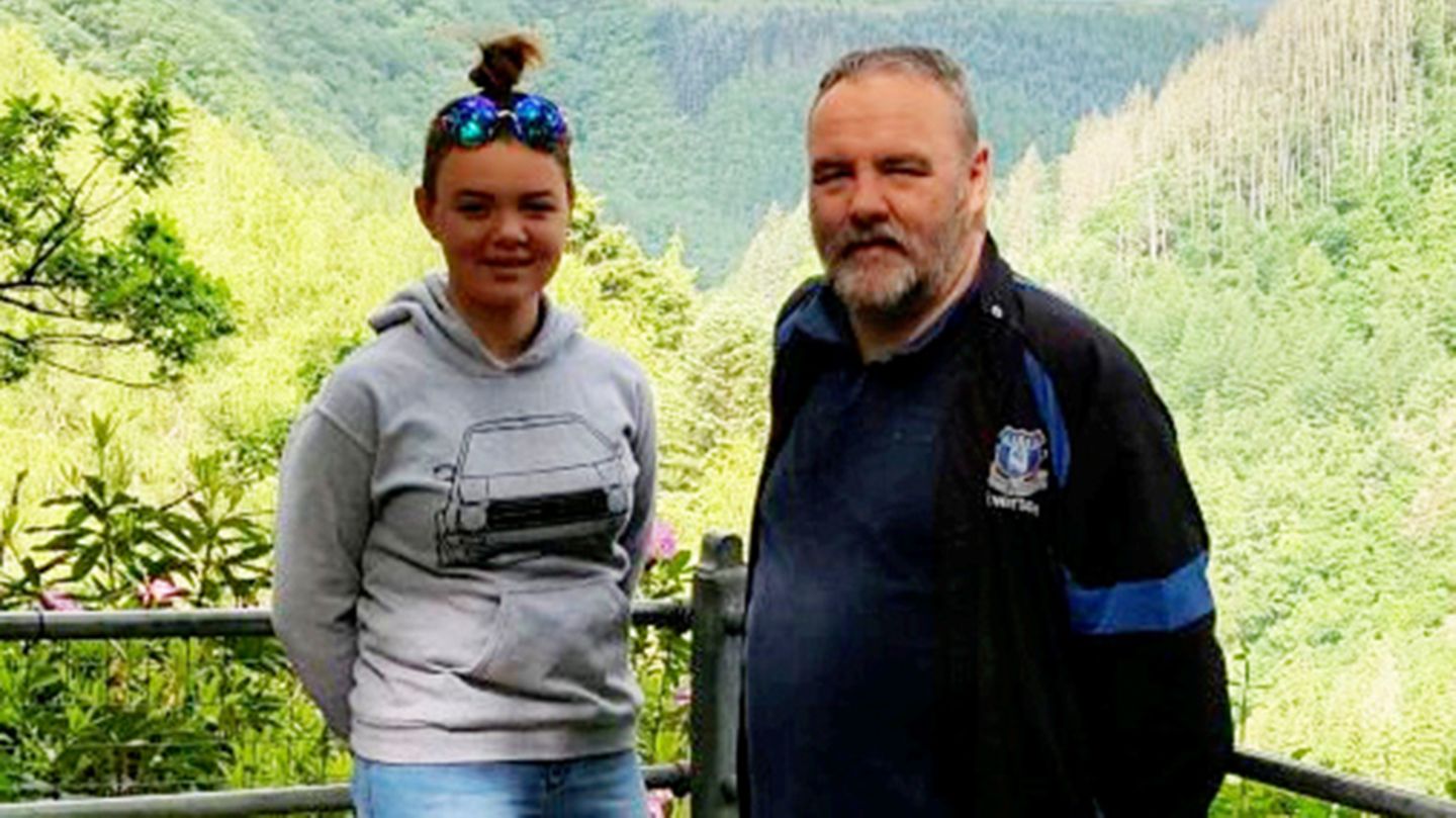 England: der 46-jährige Karl Pollard mit seiner 14-jährigen Tochter Stephanie auf einem Foto