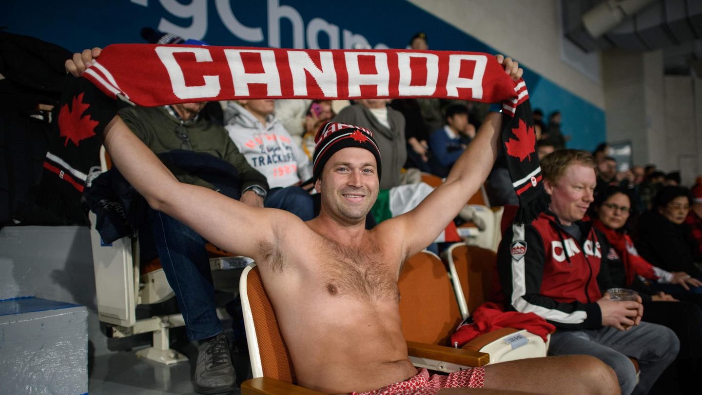 Kälte? Welche Kälte? Man mag sich kaum ausmalen, was Tomas Vidal (nicht) trägt, wenn es richtig heiß ist. Als Fan von Team Canada im Curling zeigt er jedenfalls, dass echte Kanadier Kälte nicht fürchten.