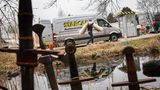 Von überall her kommen die Menschen, um ihren alten Krempel loszuwerden - egal ob Teppiche, kaputte Fernseher oder versiffte Matratzen. Insgesamt gibt es in Hamburg zwölf Recyclinghöfe.